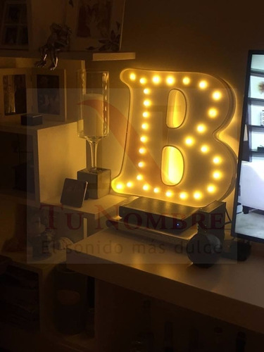 Imagen 4 de 6 de Letra 25 Cm Con Luz Led Polyfan Tu Nombre Importa