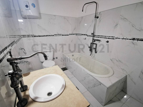 Imagen 27 de 30 de Casa De Estilo En Venta En La Plata