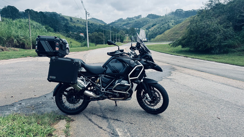Triple Black Com Diversos Acessórios