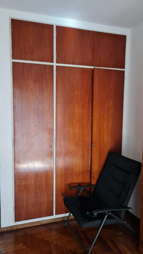 Excelente Chalet En Dos Plantas, Cinco Ambientes Sobre Lote De 8,66 X 30,65m.