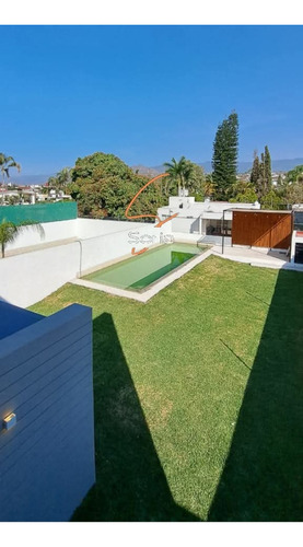 Casa En Oaxtepec Morelos, Lujosa Amplio Jardín