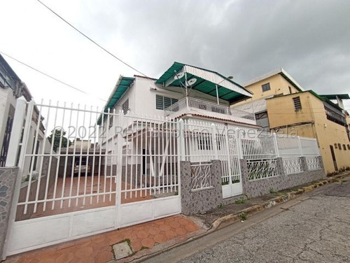 Vende Casa En Urbanización La Coromoto En Maracay En 23-8699 Yjs