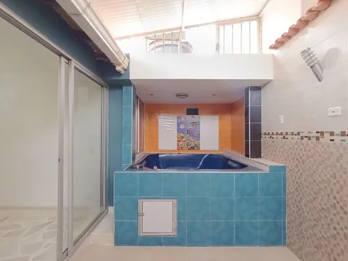 Casa En Venta En Prados Del Este. Cod V30246