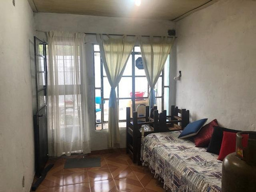 Imagen 7 de 12 de Abipones Y Milán. Casa P.h. Al Fte. Muy Buen Estado