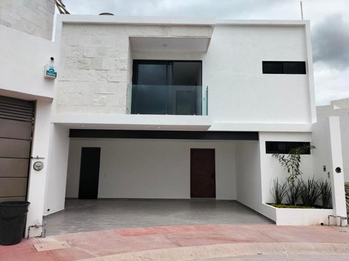 Casa Sola En Venta En Lombardía, Irapuato, Guanajuato