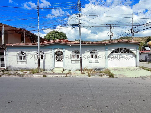 Asg Linda Y Espaciosa Casa En Urb La Candelaria 24-16608