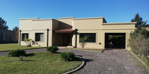 Imagen 8 de 30 de Hermosa Casa En Venta 4 Amb. Barrio Cerrado Canning