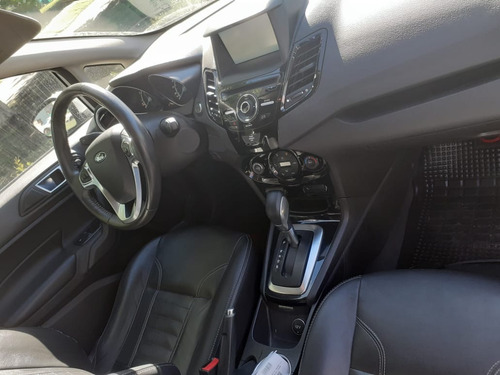 Ford Fiesta Kinetic Desing Titanium Powershift 2015