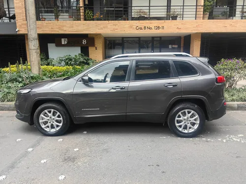 Jeep Cherokee 3.2 Longitude Plus