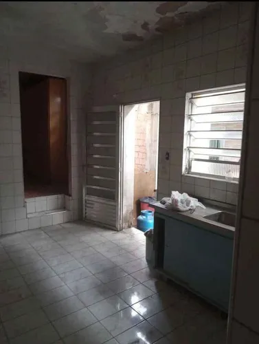Casa Com Um Quarto, Cozinha E Banheiro.