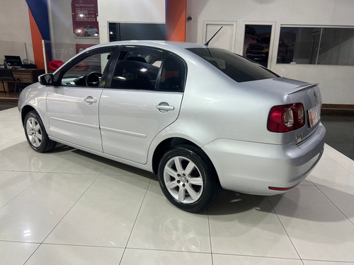 Volkswagen Polo Sedan 1.6 MI COMFORTLINE 8V FLEX 4P AUTOMATIZADO