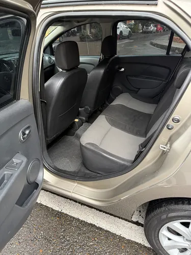 Renault Logan 1.6 Privilege / Intens