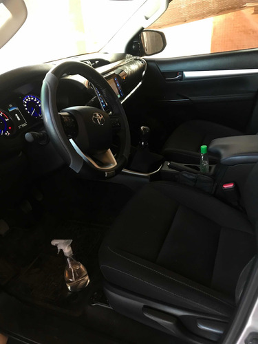Imagen 9 de 10 de Toyota Hilux 2.8 Cd Srv 177cv 4x4 2016