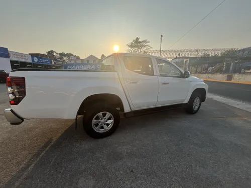 Mitsubishi L200 2.4 Glx Cabina Doble 4x2 Mt