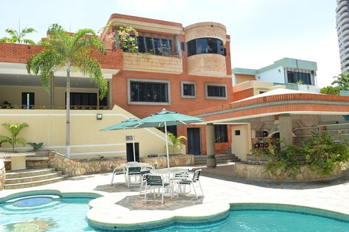 Imagen 1 de 19 de Rosaura Cortez Vende Casa Con Piscina En Urb. El Bosque Valencia (calle Cerrada)