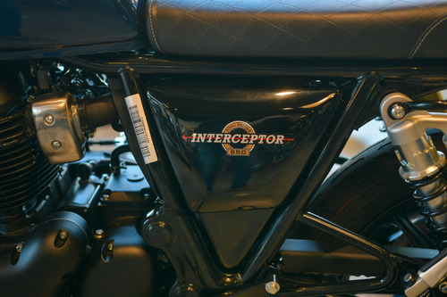 Royal Enfield Interceptor - Barcelona Blue Financiada