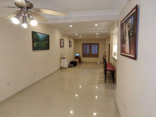 Imagen 12 de 30 de Casa En Venta. Urb. Andrés Bello. Maracay