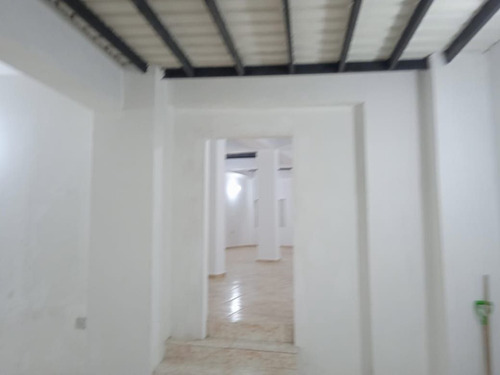 Imagen 9 de 14 de Se Alquila O Vende Hermoso Local Comercial En Sabana Grande. Raymer Ortiz: +58-424-1272602
