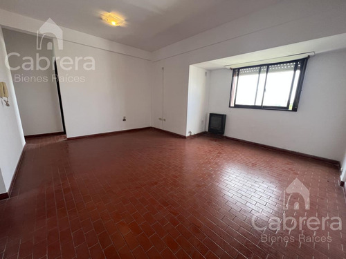 Venta Departamento 2 Dormitorios Con Cochera, La Plata.