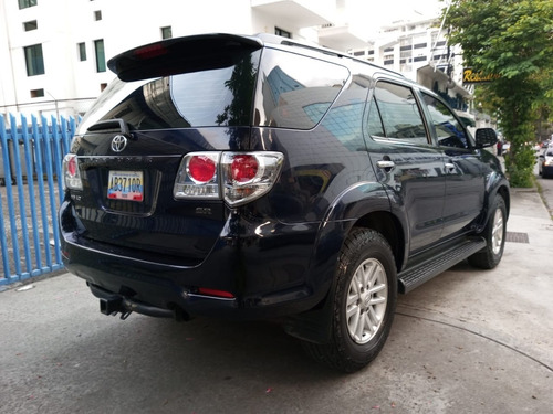 Imagen 8 de 12 de Toyota Fortuner 2015 4x4