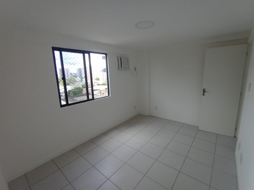 Alugo Apartamento De Três Quartos No Bairro N.s.das Graças.