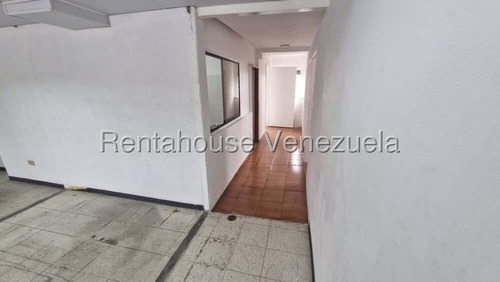 En Alquiler Excelente Oficina Ideal Y Funcional En La Urbina