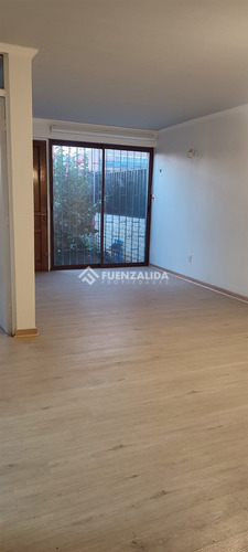 Casa En Arriendo De 3 Dorm. En Estación Central