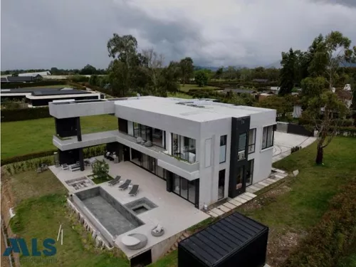 Estrena. ¡imponente Y Perfecta! Piscina, Jacuzzi,...(mls#242405)