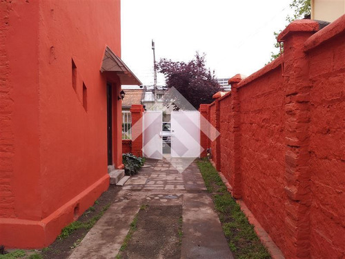 Casa En Venta De 4 Dorm. En Ñuñoa