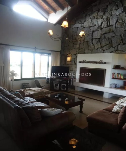 Casa En Venta De 4 Dormitorios En El Quijote, La Barra