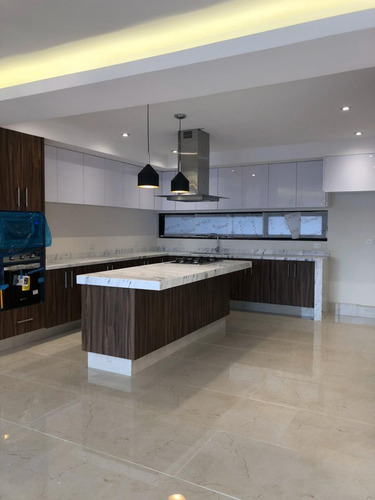 Residencia En Lomas De Juriquilla, De Autor, Sótano, Jardín, Bar, Doble Altura