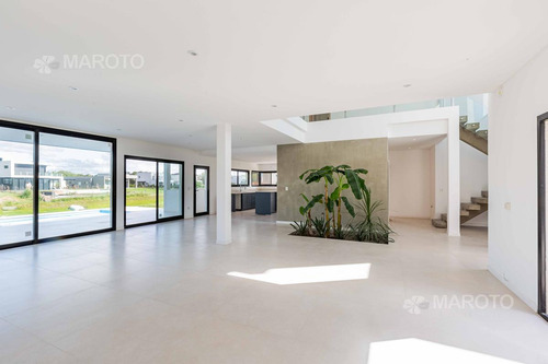 Imagen 27 de 30 de Casa En Venta A La Laguna En Canton Norte- Maroto Propiedades-