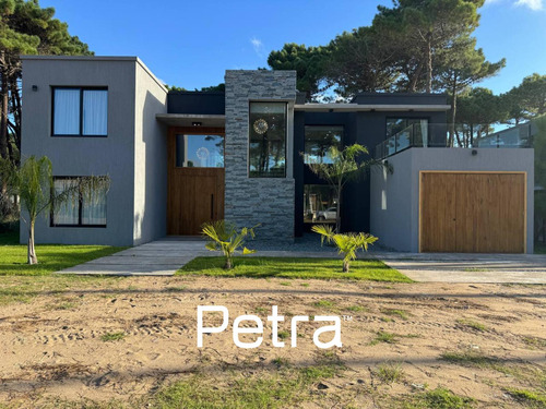 Casa En Venta En Pioneros, Pinamar