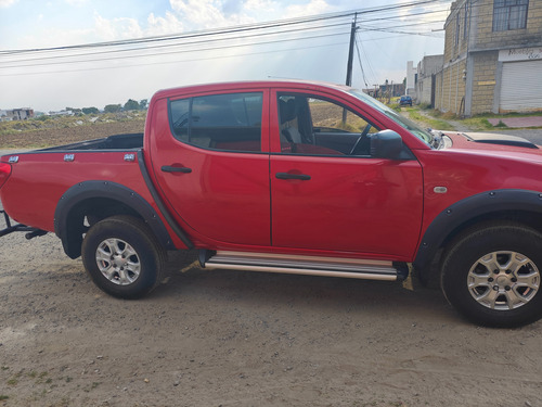 Mitsubishi L200 2.4 Cabina Doble 4x2 Mt