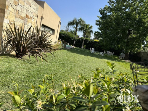 Imagen 27 de 30 de Venta Casa 3 Dormitorios Jardín Piscina Quincho . Av Pellegrini Al 100 Roldán