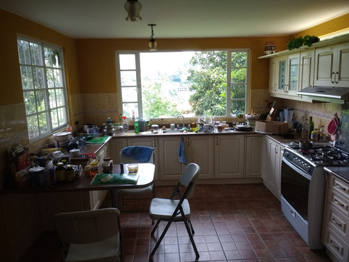 Bonita Casa Con Amplio Terreno