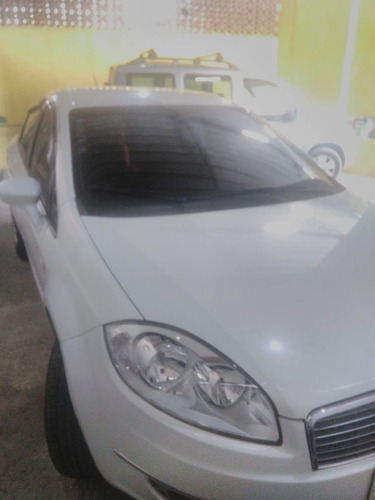 Fiat Linea 2013 1.8 16v Essence Flex Dualogic 4p
