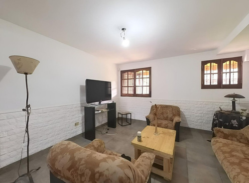Casa En Venta Hurlingham 5 Amb Garage Jardín Impec