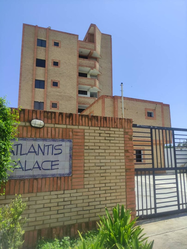 Apartamento En Tucacas, Conjunto Residencial Atlantis Palace. S.p