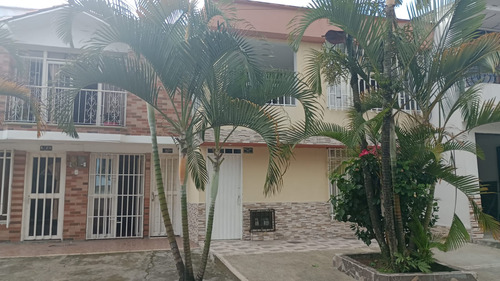Se Vende Casa De Dos Pisos Independientes  En Playa Rica