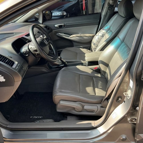 Imagem 2 de 8 de Honda Civic 1.8 Lxs