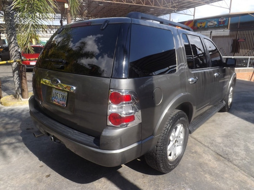 Ford Explorer Xlt 4x2