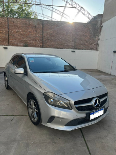 Imagen 11 de 16 de Mercedes A200 2017