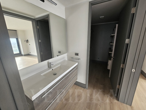 Arriendo Depto. 3d, 3b, 2 E Y 1 Bod, 162m2 Alto Las Condes.