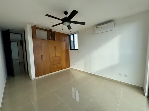 Residencia En Venta De 4 Recámaras En Privada Amanthea.