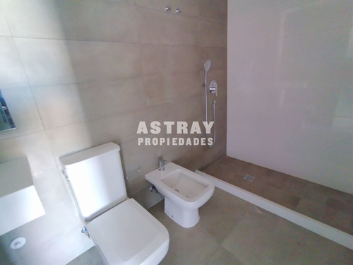 Imagen 5 de 11 de Apartamento En Venta De 1 Dormitorio En Malvin (ref: Ast-774)