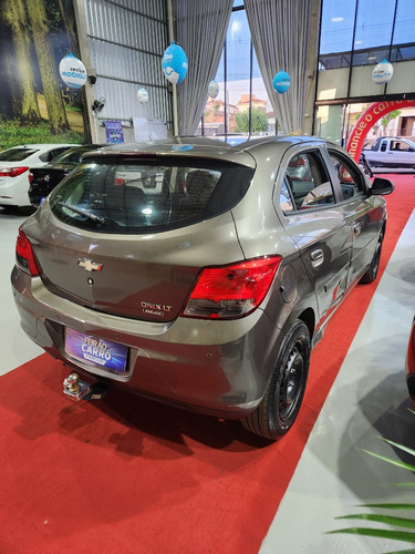 Chevrolet Onix 1.4 MPFI LT 8V FLEX 4P MANUAL