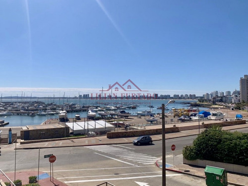 Departamento Con Espectacular Vista Al Puerto De Punta Del Este En Venta Un Dormitorio- Ref: 1442