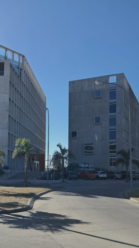 Vendo/alquilo Oficina En Parque Empresarial Aeropuerto