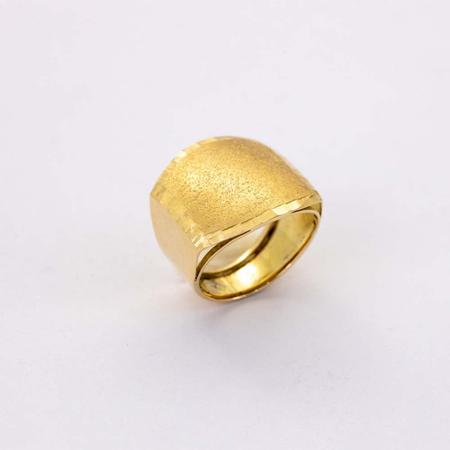 Anel Quadrado Com Trabalhado E Granitado Em Ouro 18k Aro 23